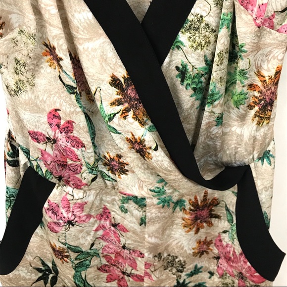 En Creme Floral Wrap Pockets Shorts Romper XS - Picture 5 of 8